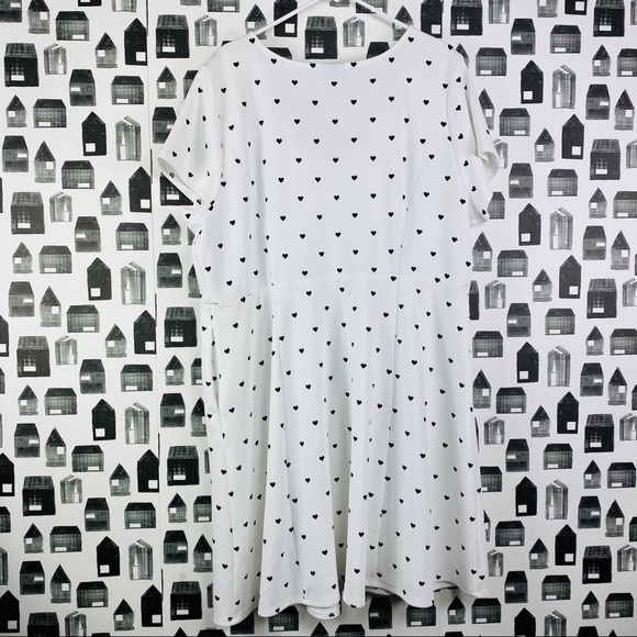 Torrid | Black & White Heart Print Midi Dress - Picture 7 of 7